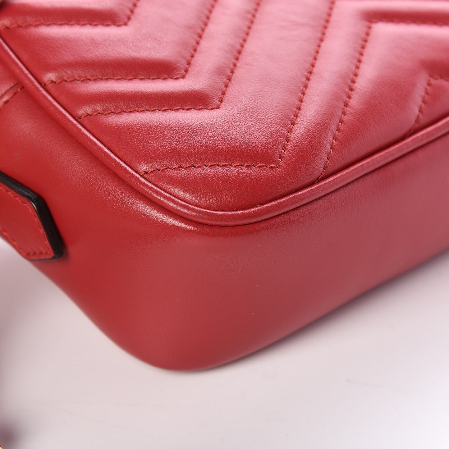 Calfskin Matelasse Mini GG Marmont Chain Shoulder Bag Hibiscus Red
