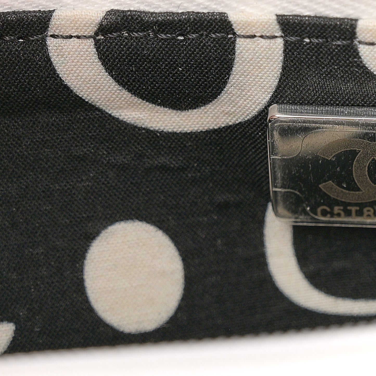 Caviar Quilted CC Logo Wallet on Chain WOC  White