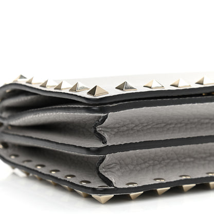 Valentino Garavani Pebbled Calfskin Rockstud Wallet on Chain Pastel Grey 4 of 10