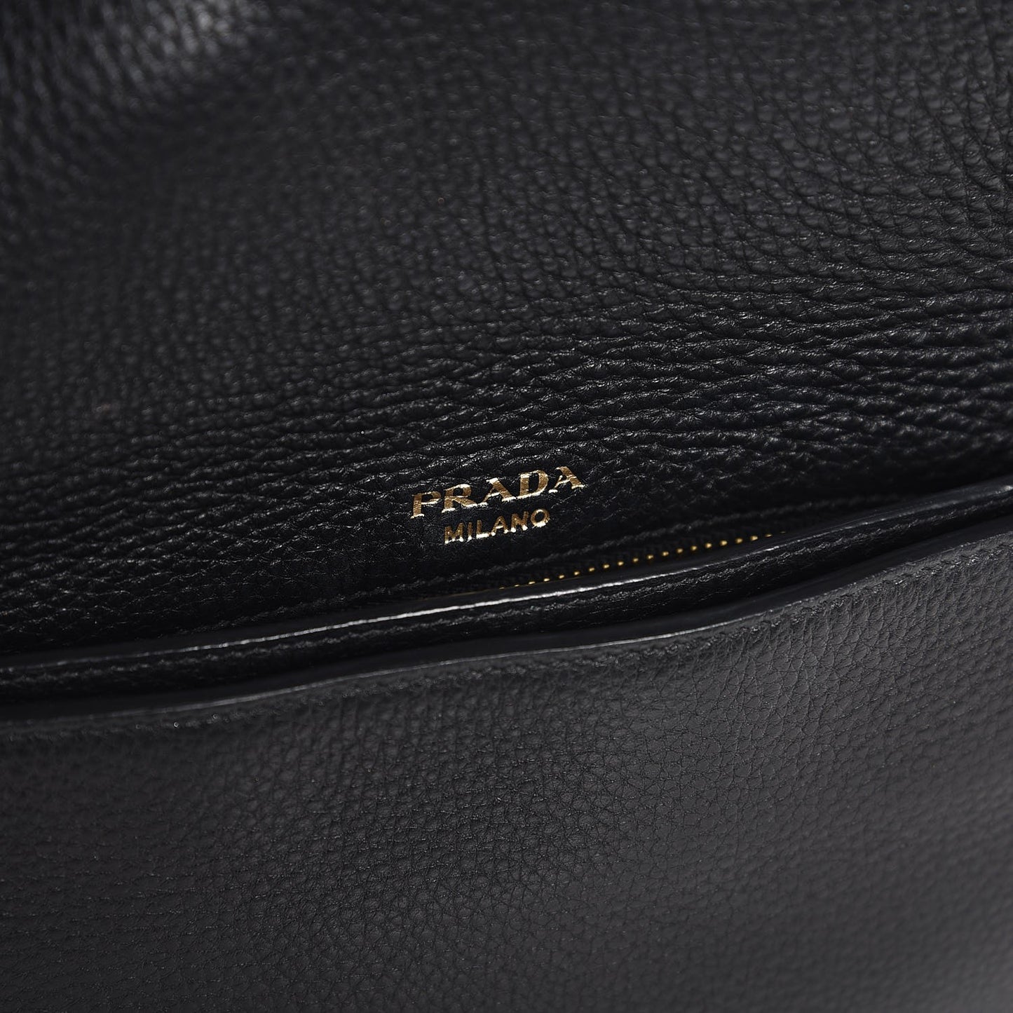 Vitello Daino Shoulder Bag Black