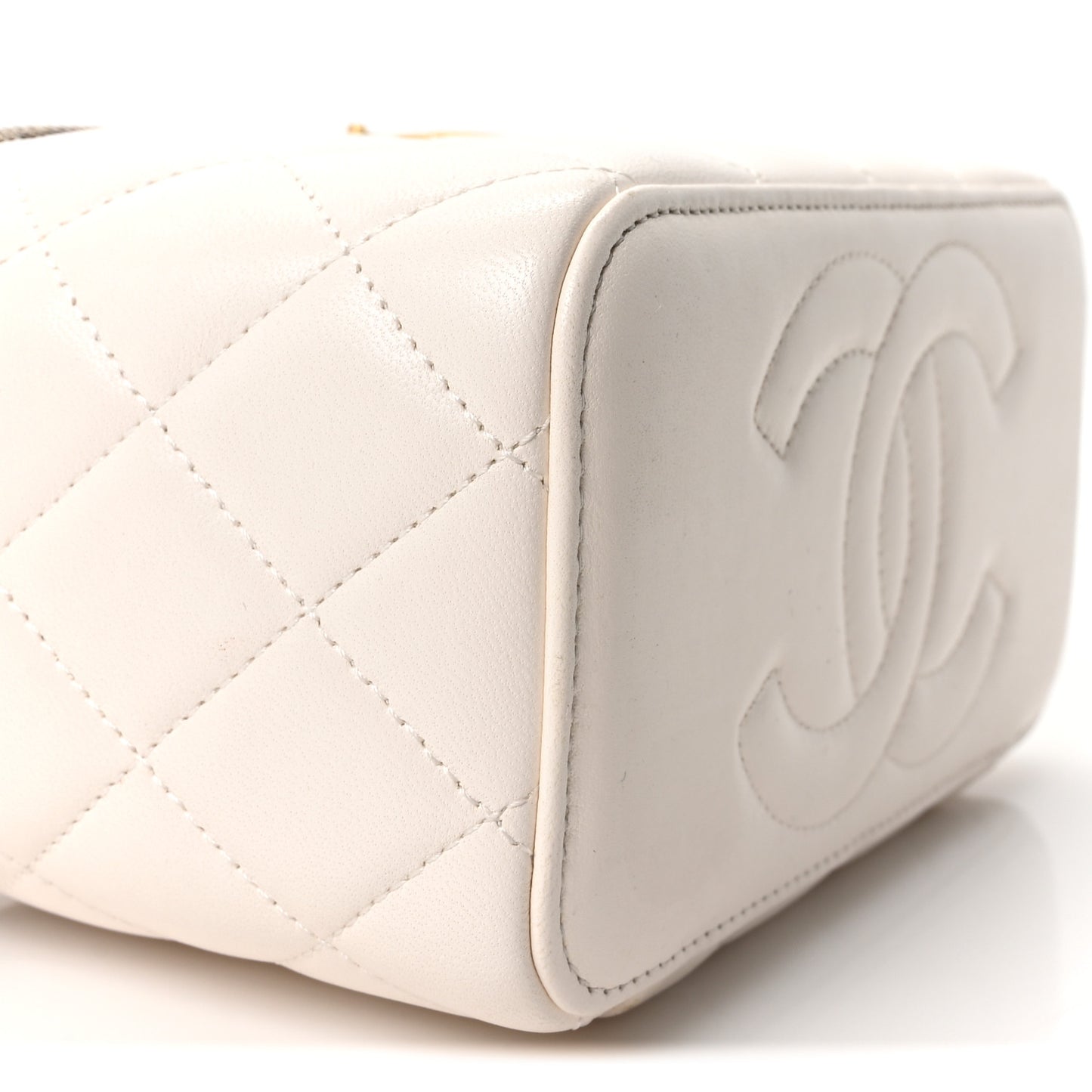 Lambskin Quilted Pearl Crush Small Vanity Case With Chain  White