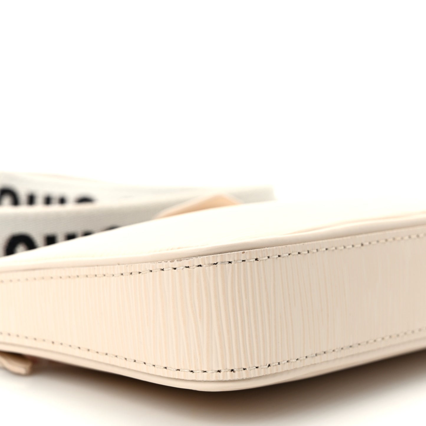 Epi Logo Easy Pouch On Strap Quartz