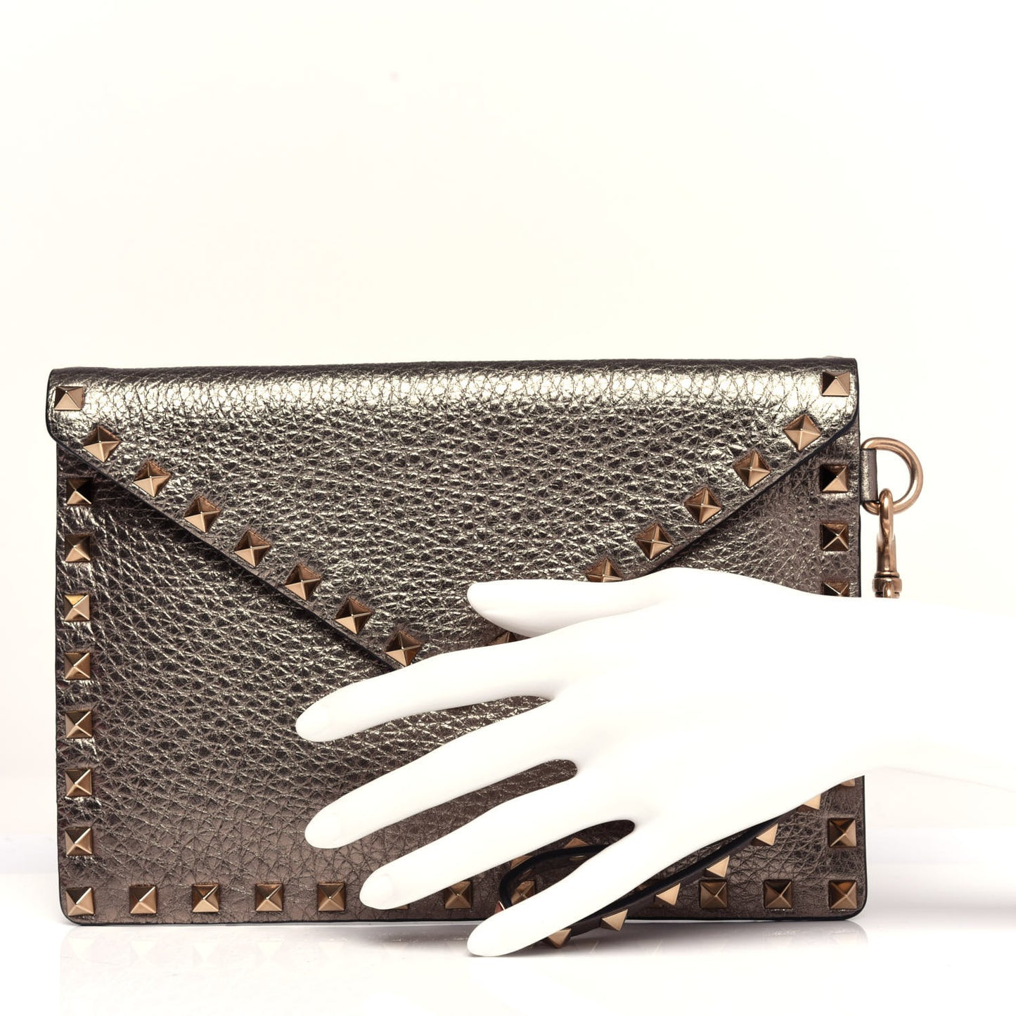 Metallic Pebbled Calfskin Medium Rockstud Envelope Flat Wristlet Pouch Sasso