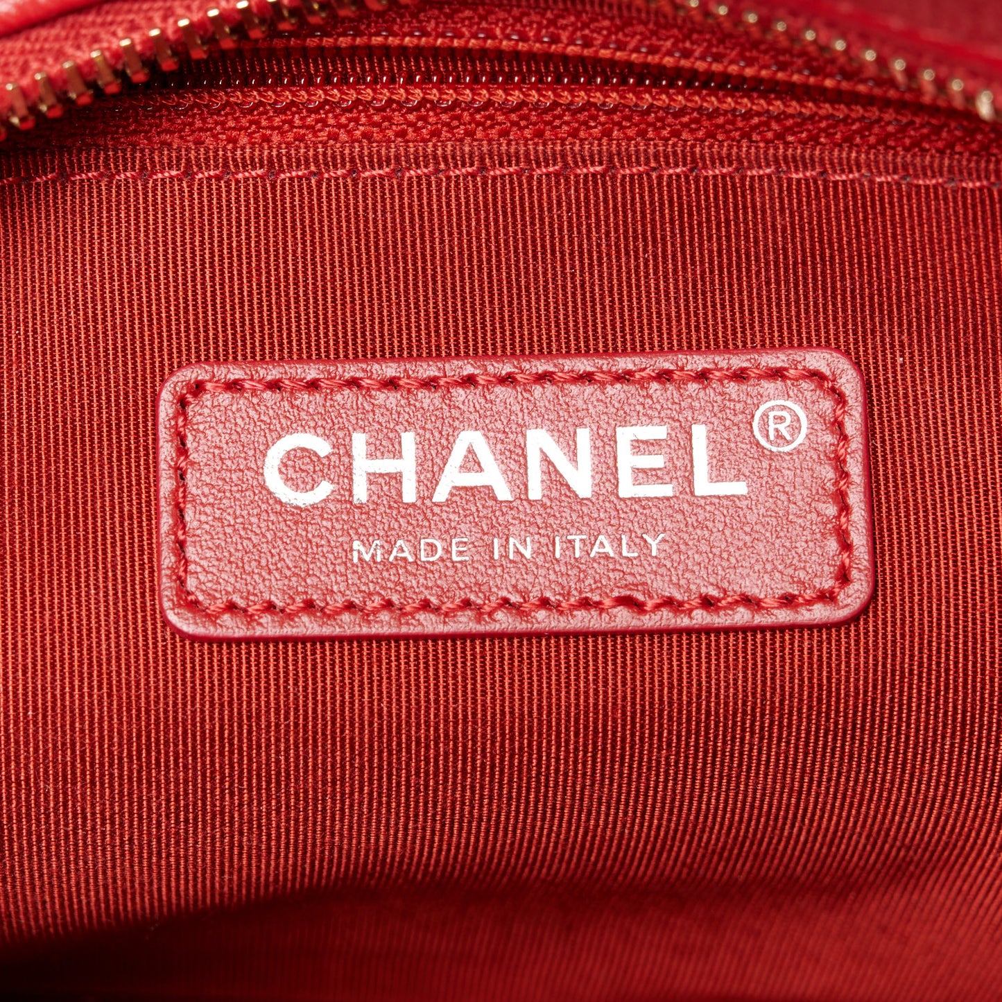 Aged Calfskin Quilted Medium Gabrielle Logo Hobo Red