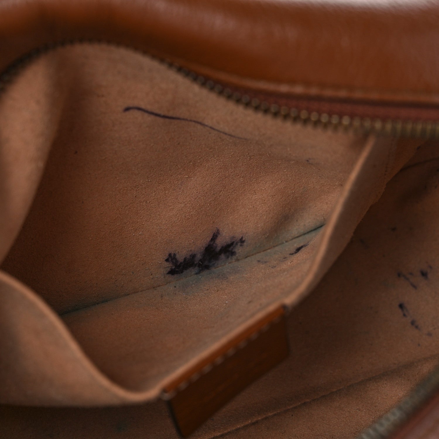 Gucci Glazed Calfskin Matelasse Diagonal Small GG Marmont Chain Shoulder Bag Cuir 13 of 14