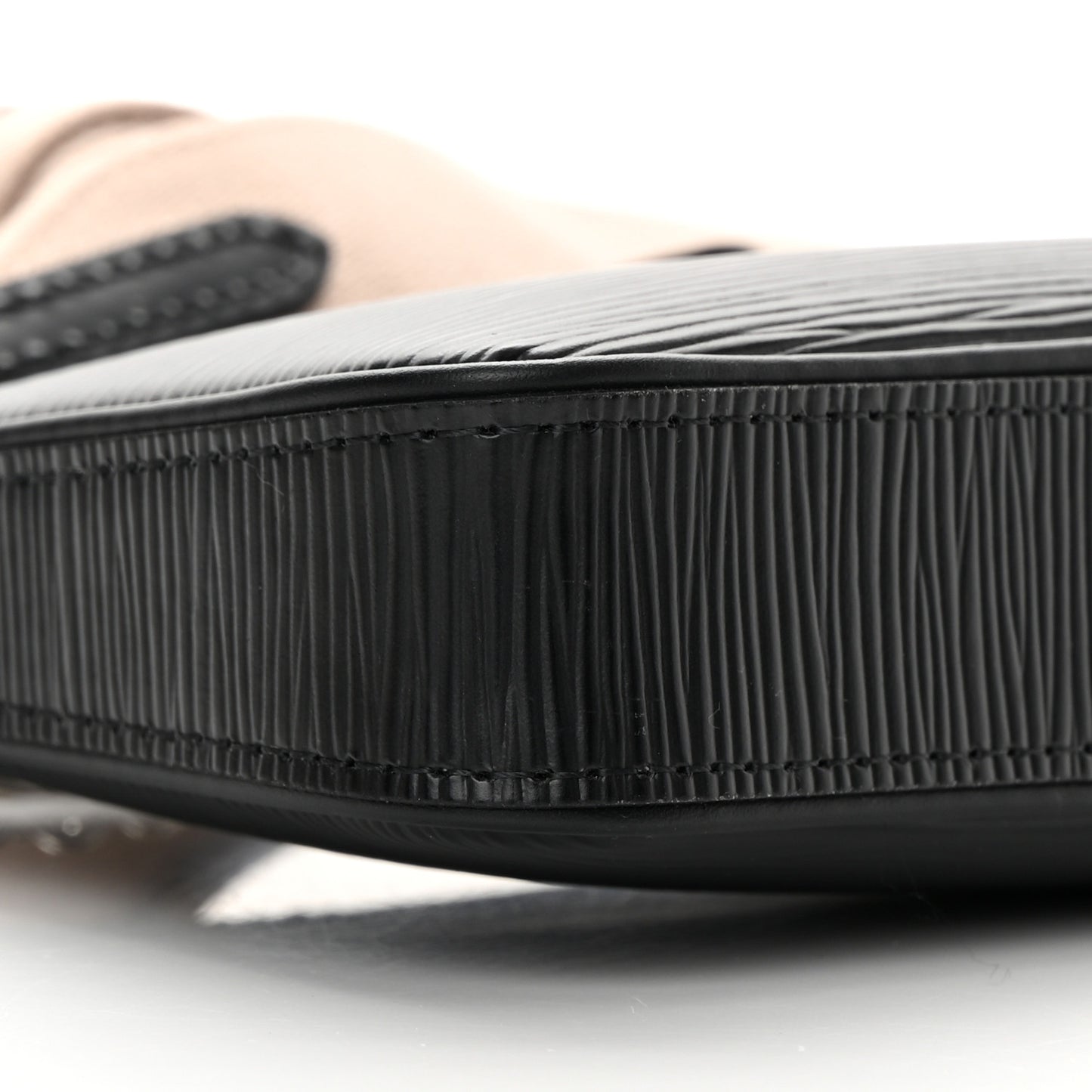 Epi Logo Easy Pouch On Strap Black