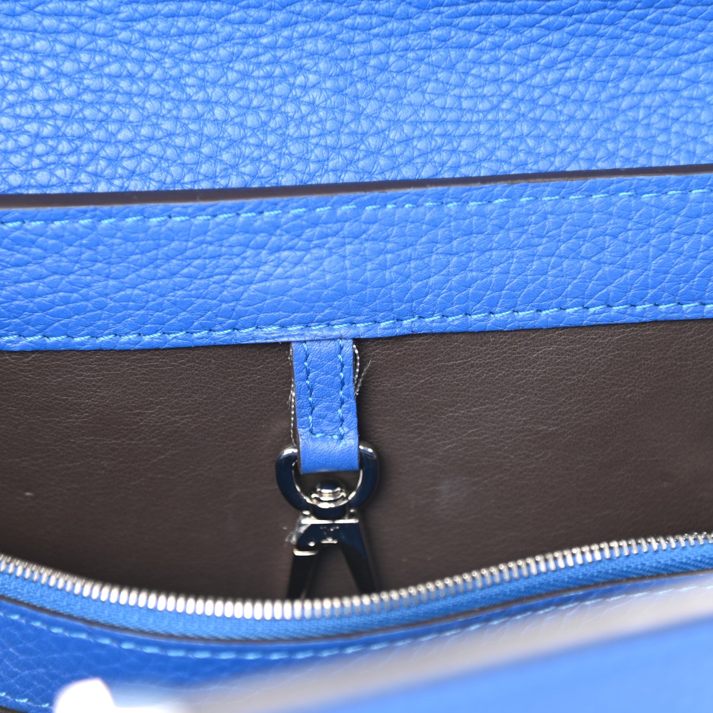 Taurillon Capucines MM Royal Blue
