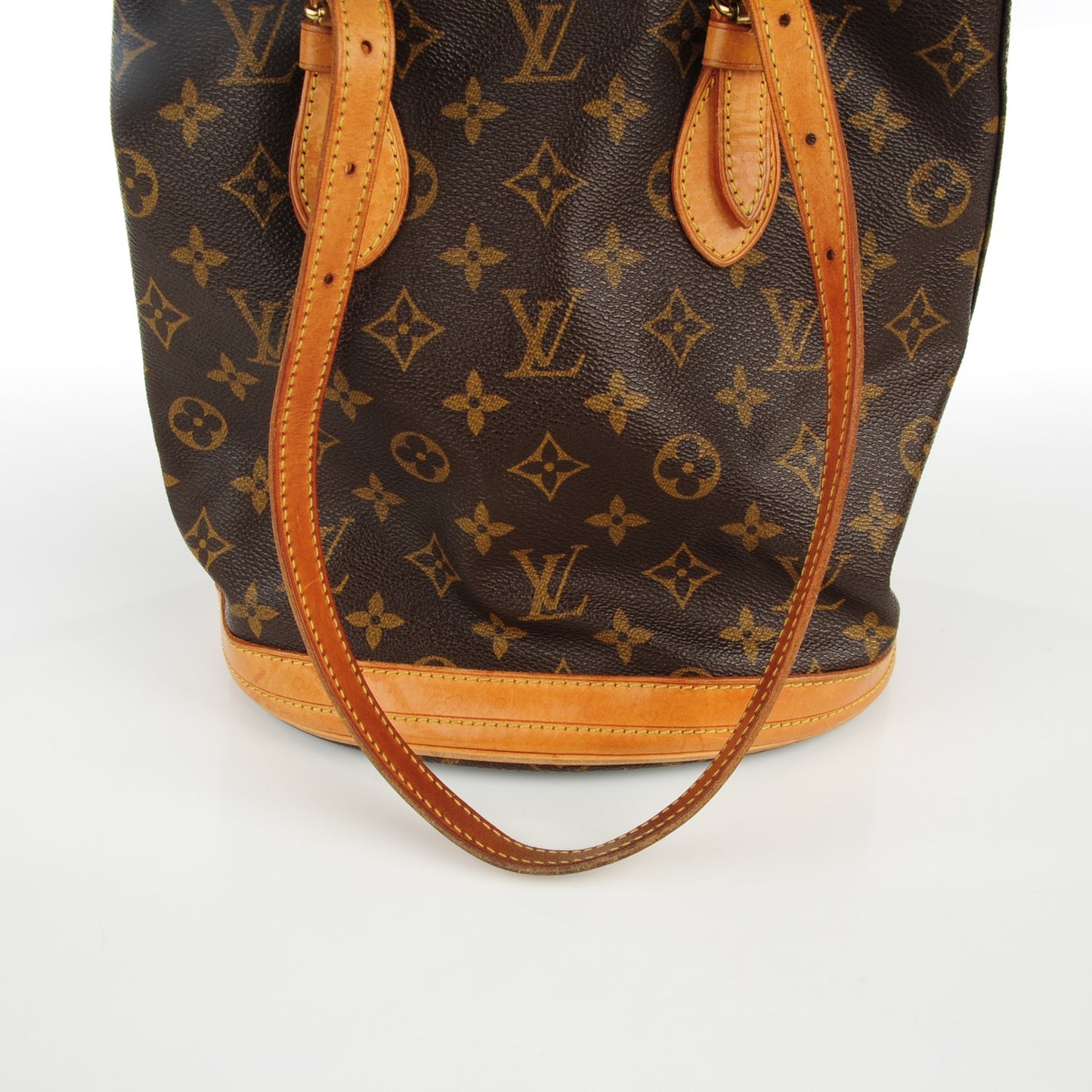 Monogram Petit Bucket 23