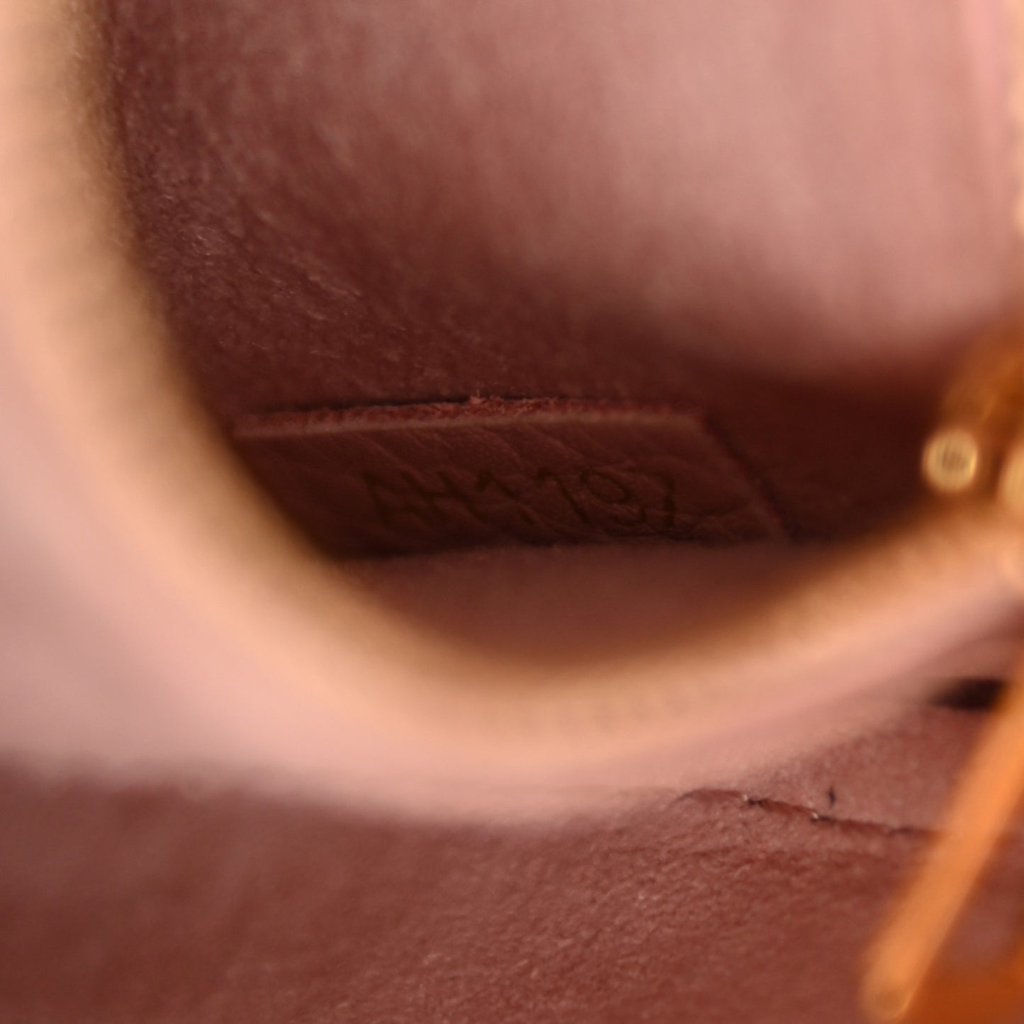 Damier Ebene Cuir Taurillon Wight Magnolia