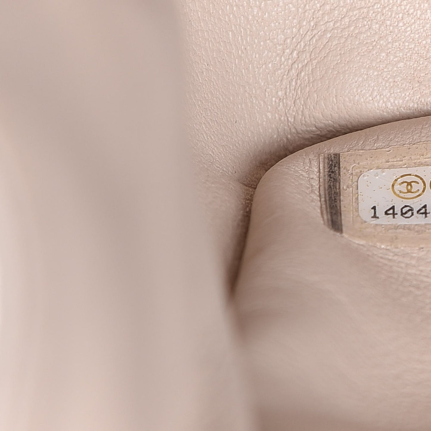 Caviar Quilted Jumbo Single Flap Ecru