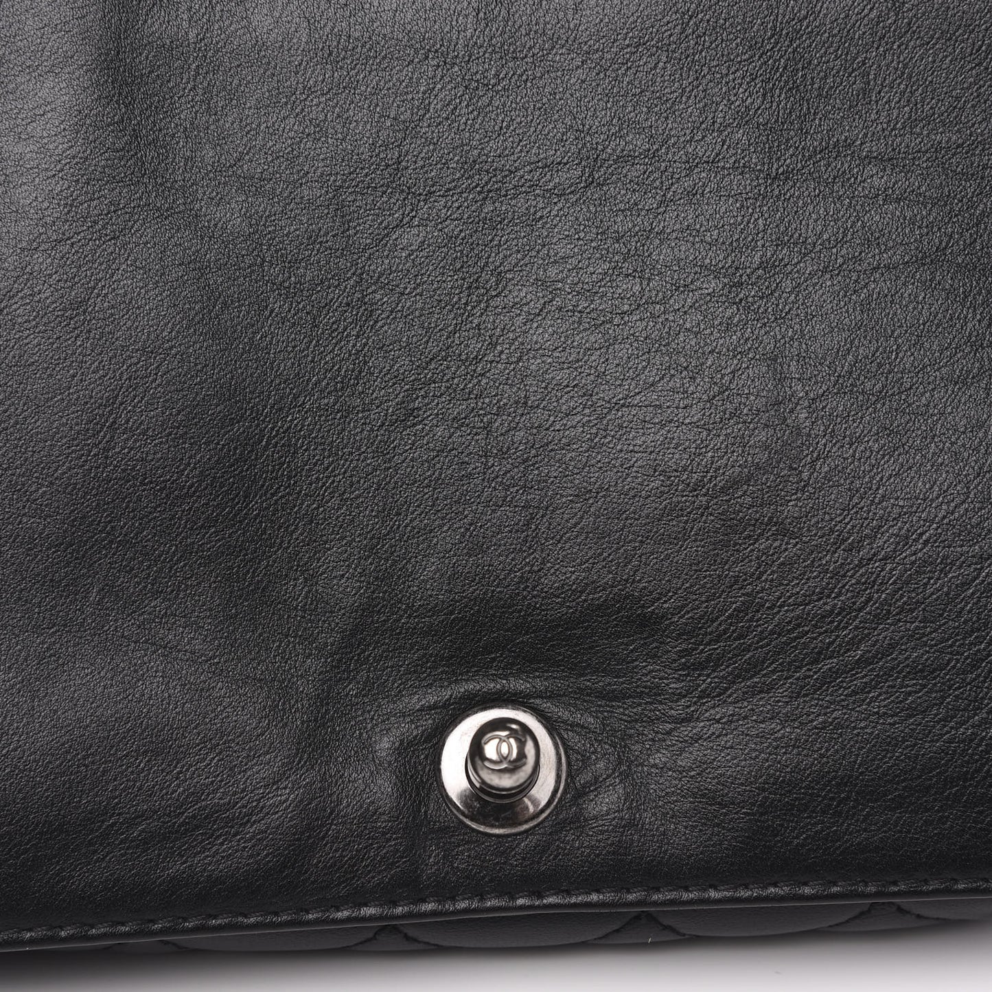 Calfskin Enchained Medium Boy Flap Black