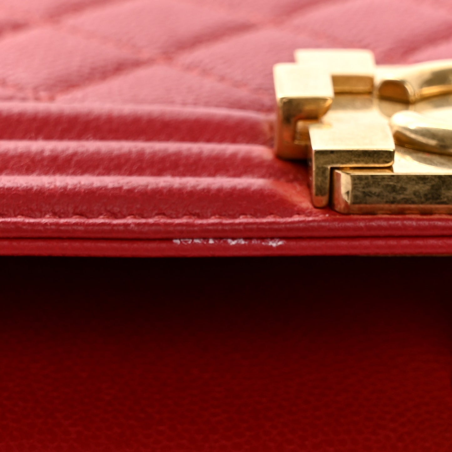 Caviar Quilted Medium Boy Flap Red