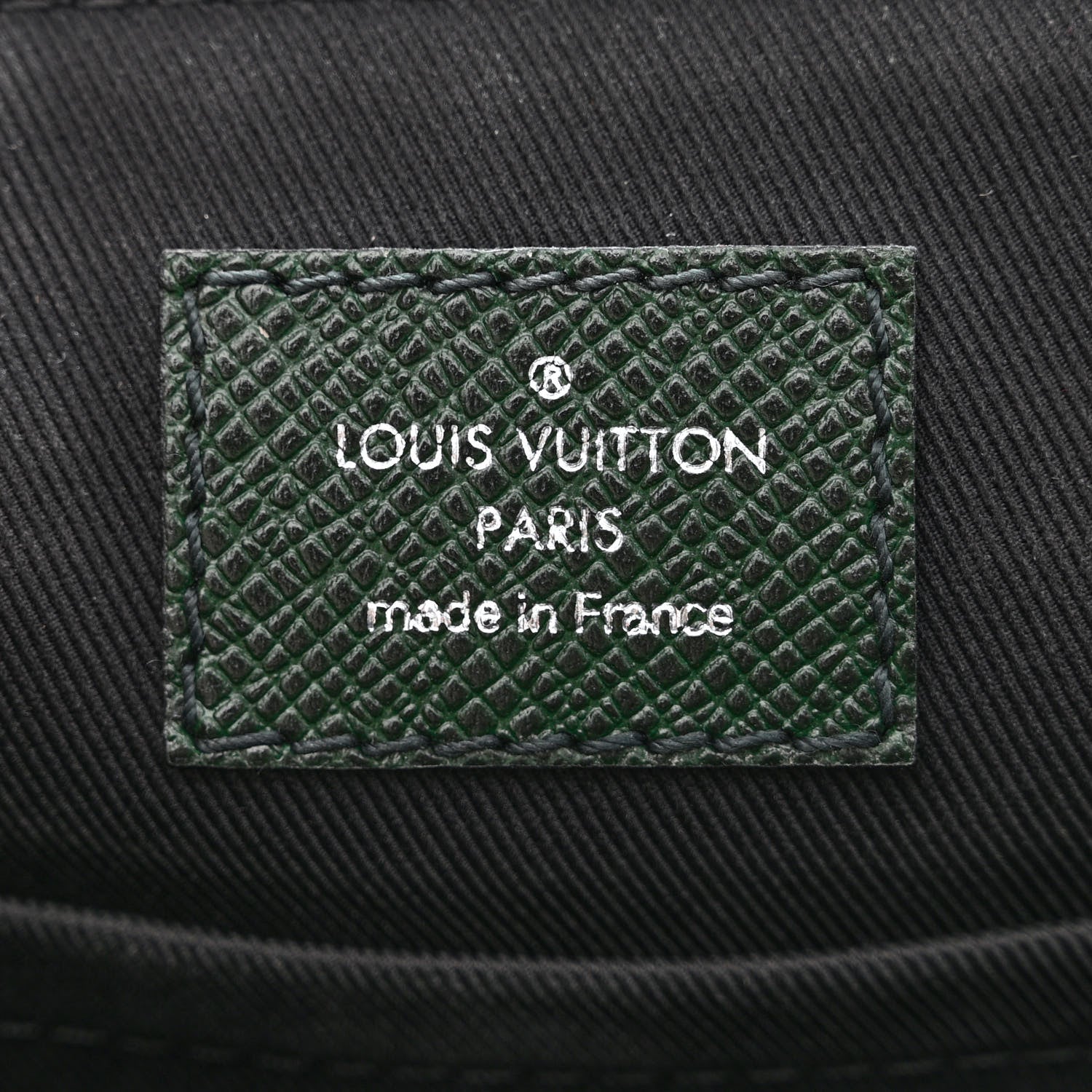 Louis Vuitton Taiga District PM Epicea 6 of 10
