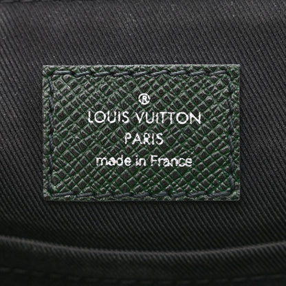Louis Vuitton Taiga District PM Epicea 6 of 10