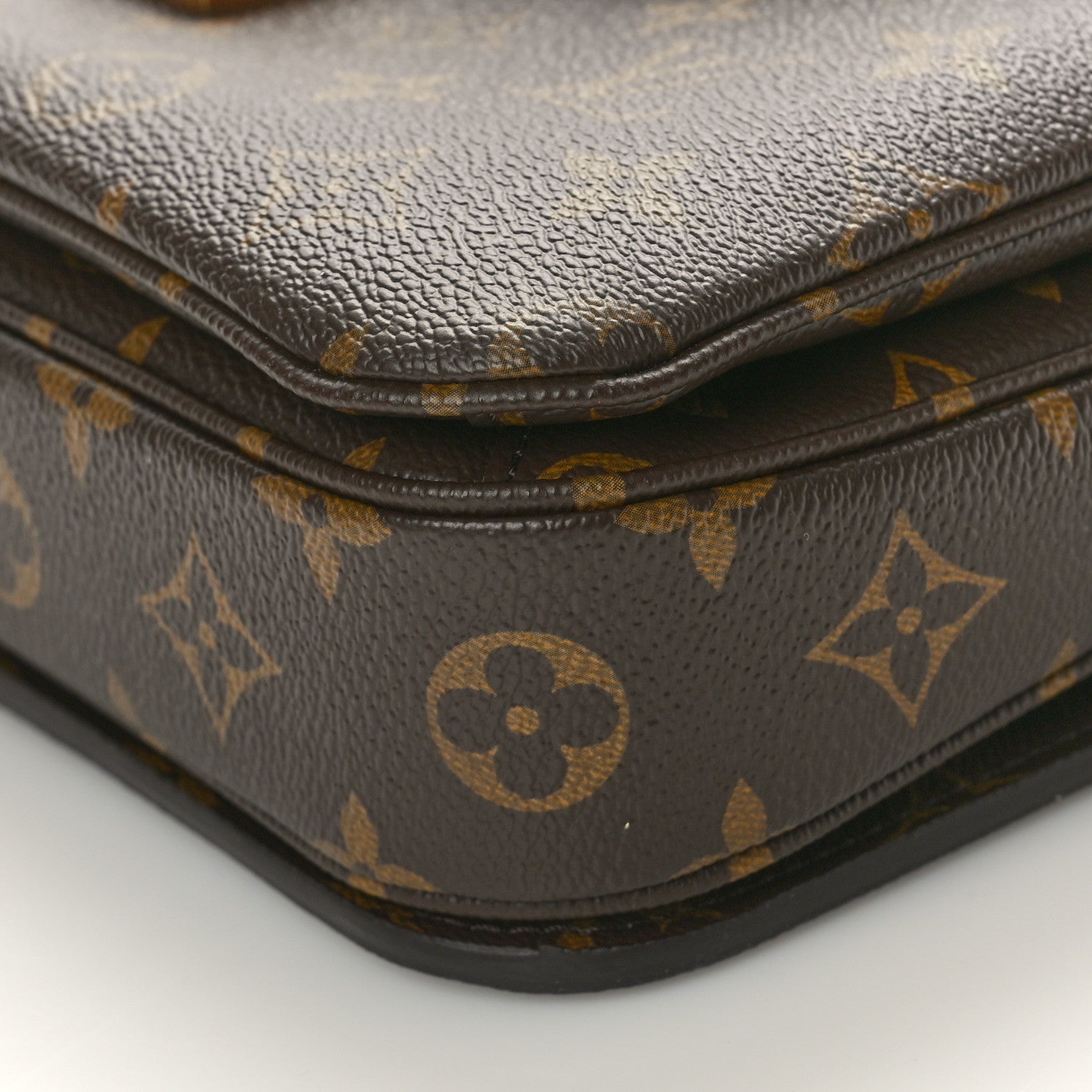 Louis Vuitton Monogram Pochette Metis 9 of 9