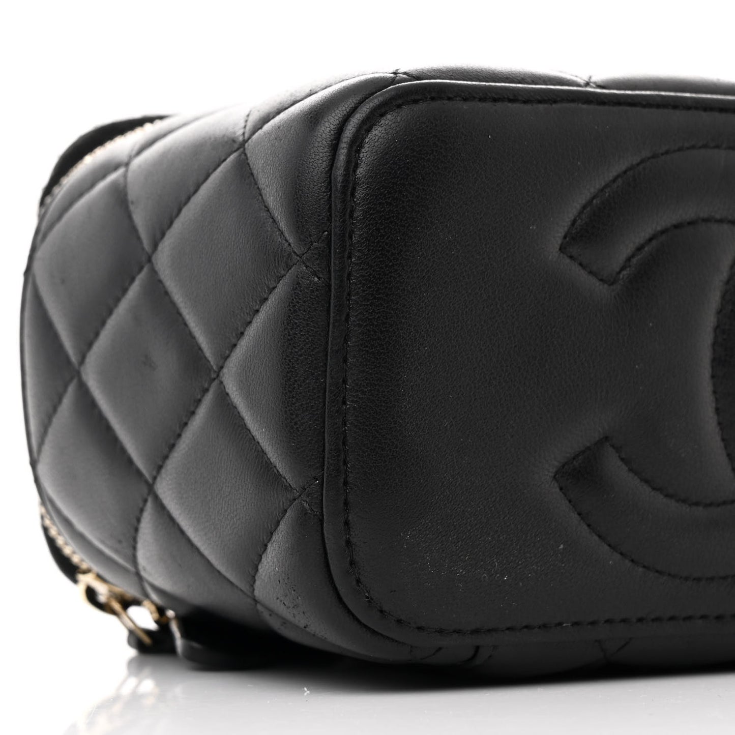 Lambskin Quilted Small Pearl Crush Vanity Case With Chain Black