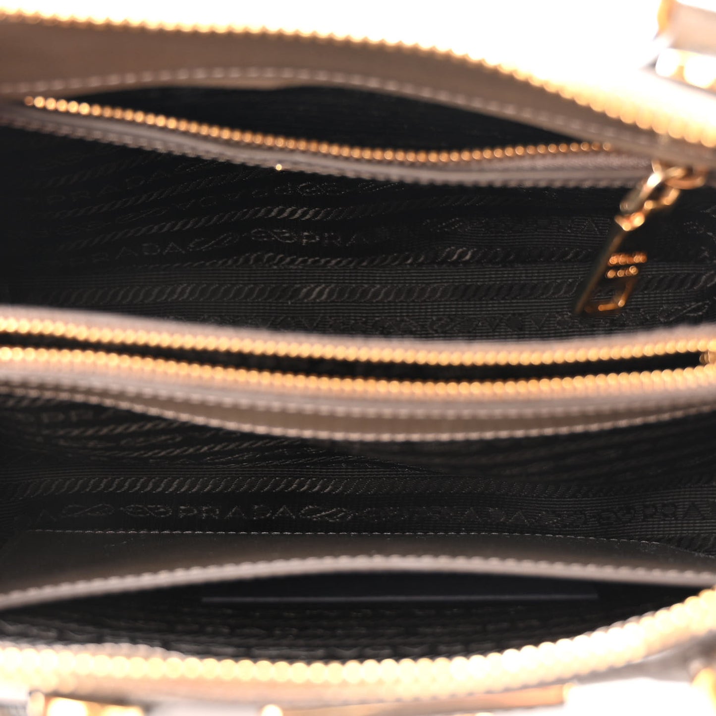 Saffiano Vernice Small Promenade Tote Argilla