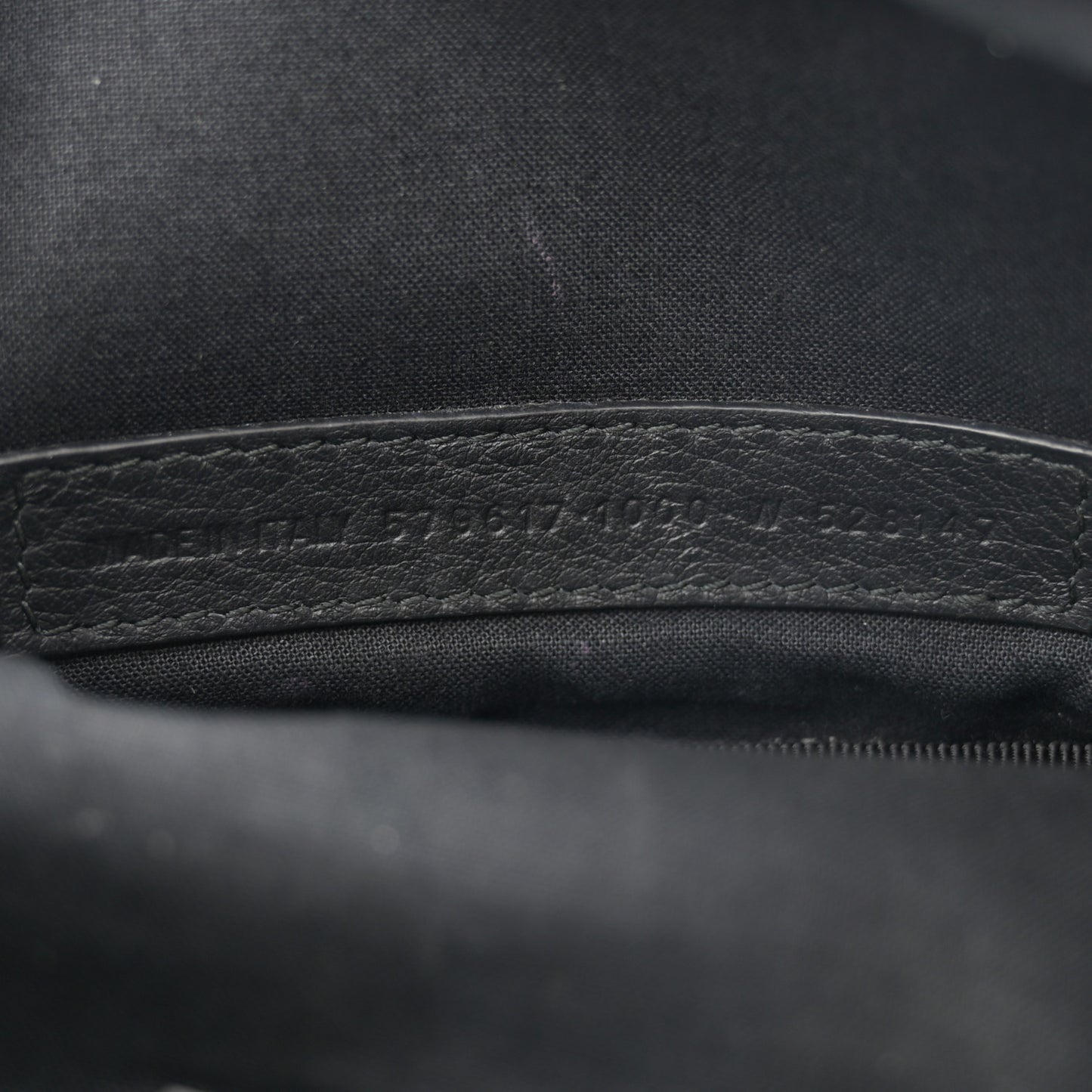 Smooth Calfskin Logo Everyday Beltpack XS Black White