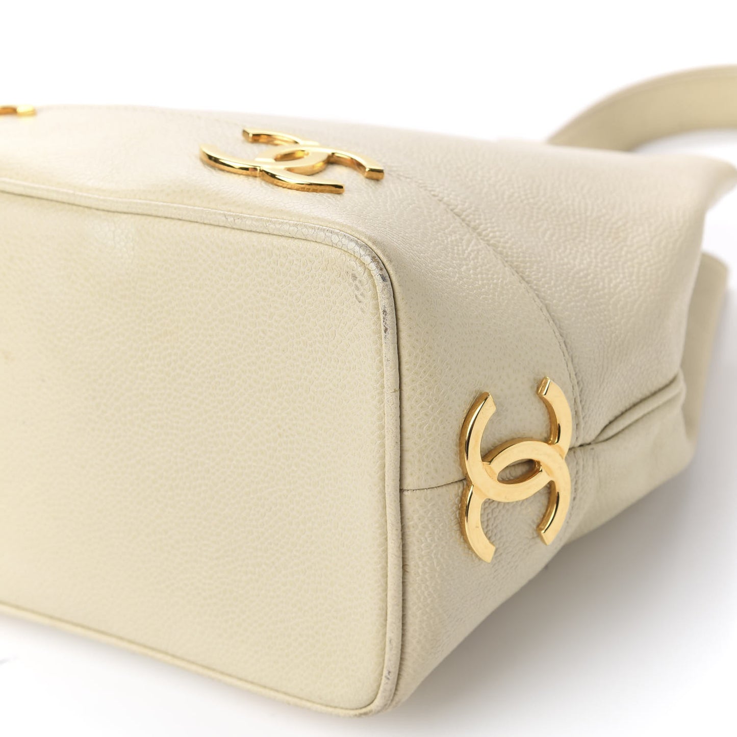 Caviar CC Bucket Shoulder Bag White