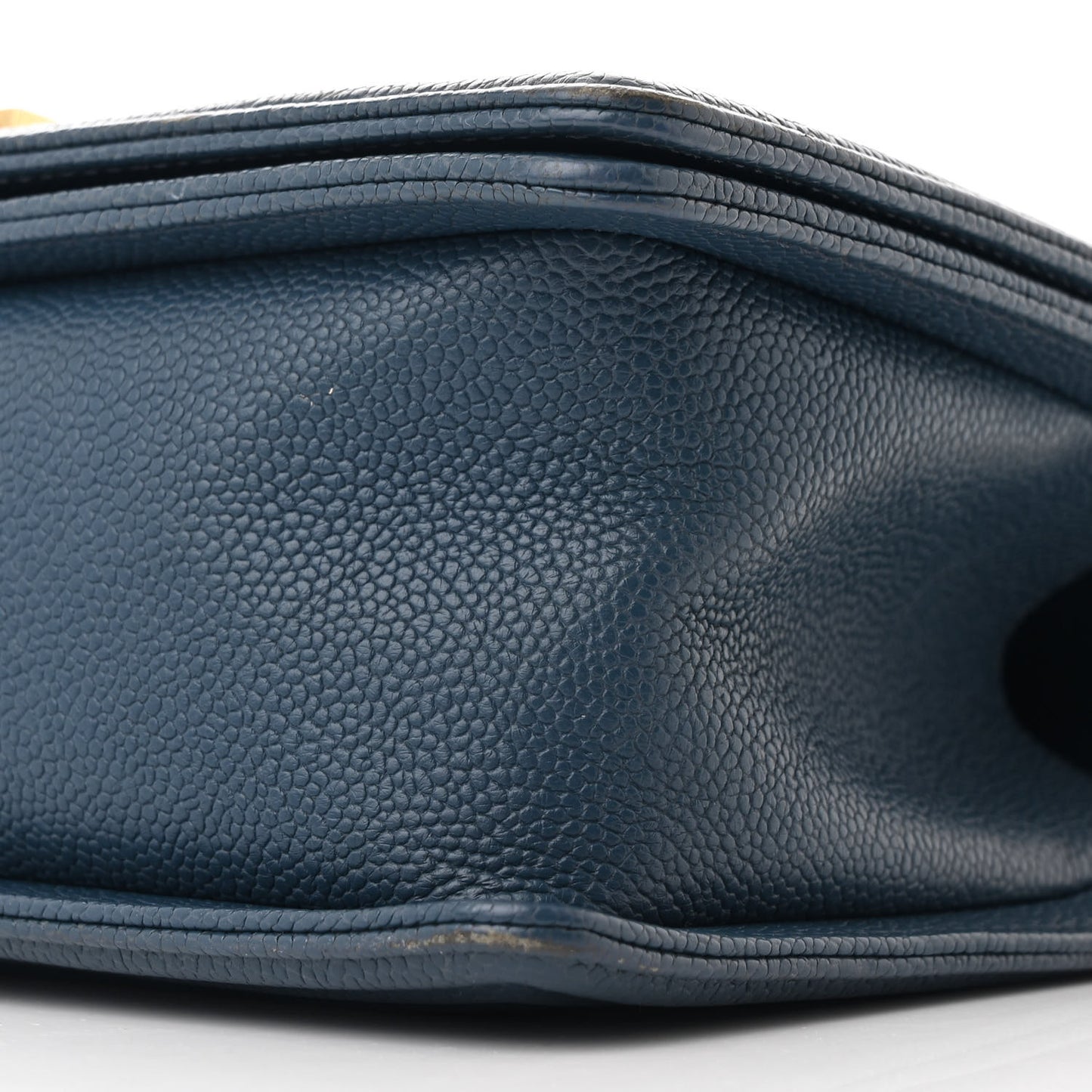 Caviar Quilted Medium Boy Flap Navy