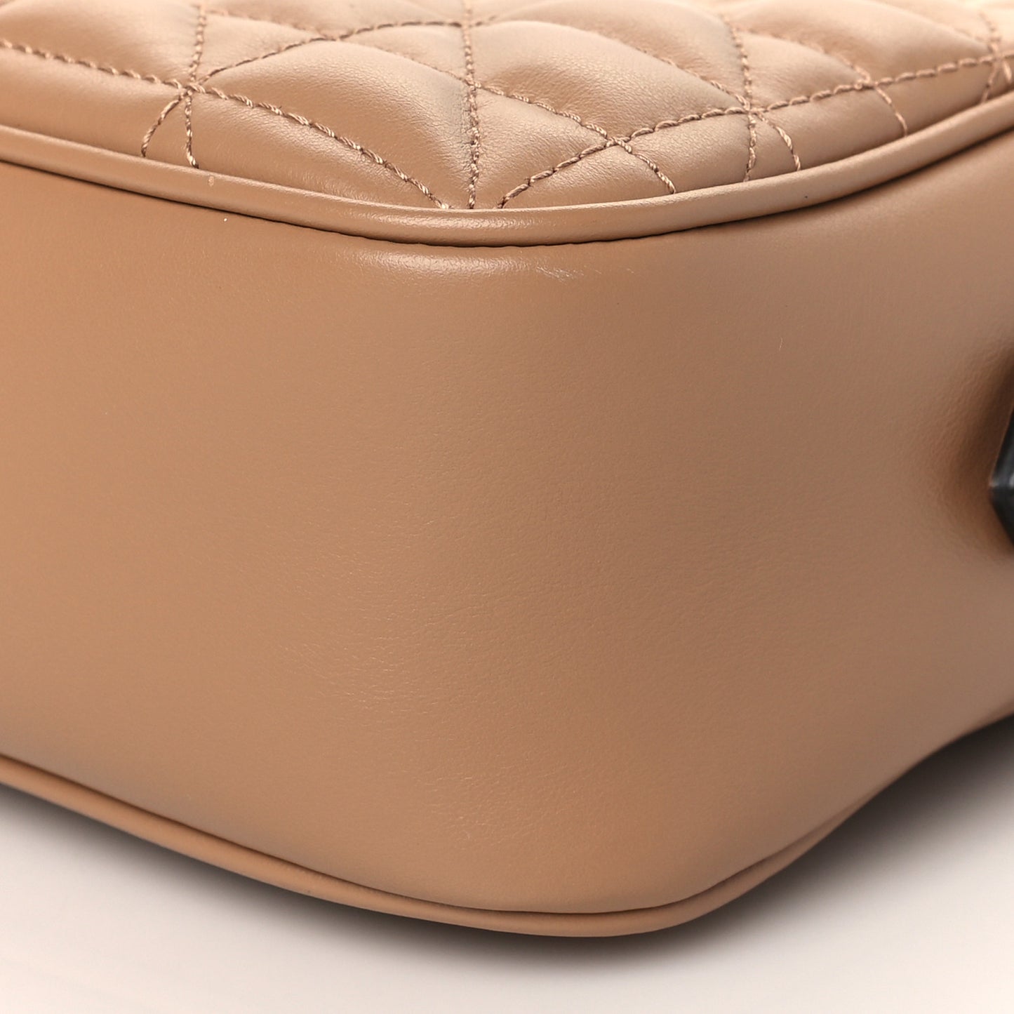 Calfskin Matelasse Aria Small GG Marmont Chain Shoulder Bag Camelia