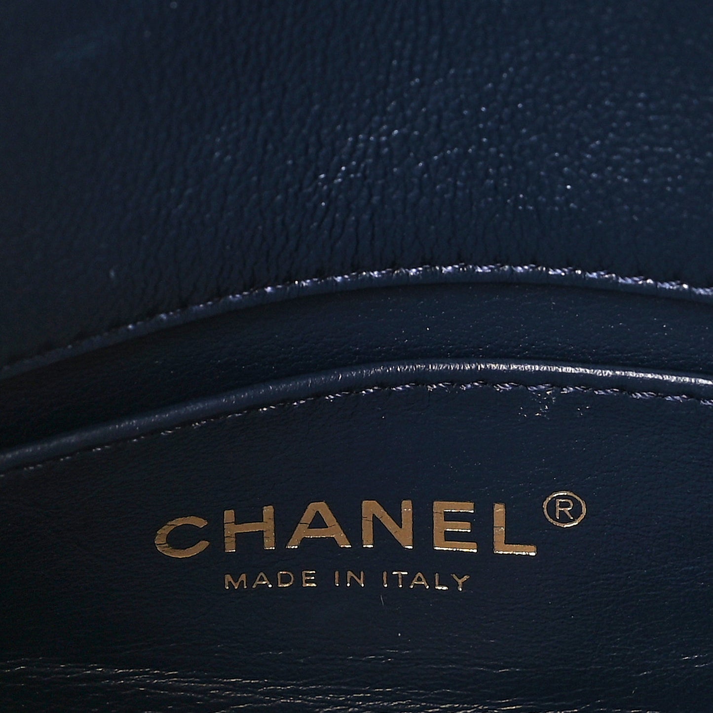 Shiny Lambskin Small Chain Is More Flap Navy Blue