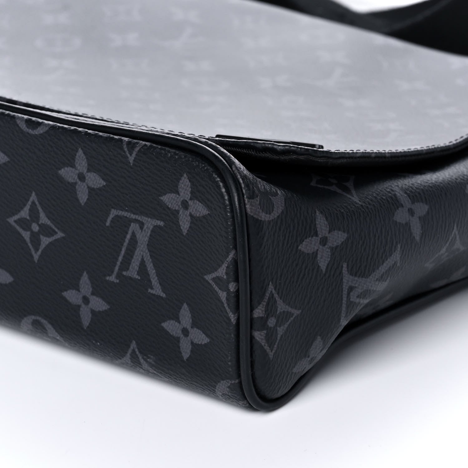 Louis Vuitton Monogram Eclipse District MM 9 of 12