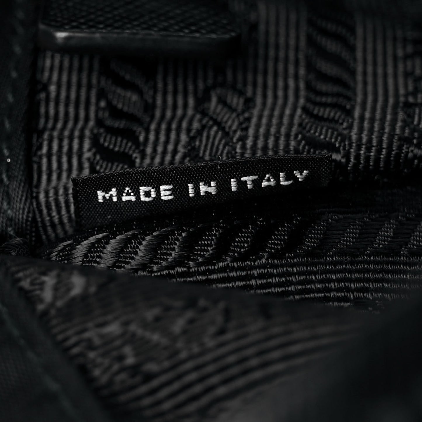 Tessuto Nylon Saffiano Logo Messenger Bag Black