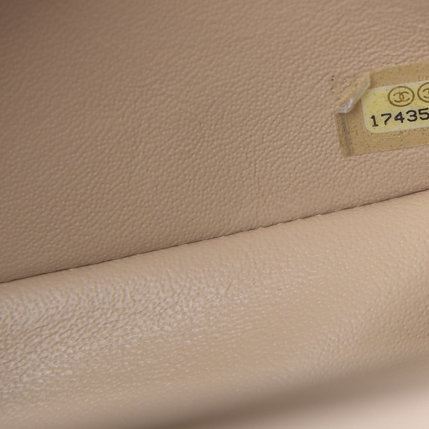 Caviar Quilted Jumbo Double Flap Beige Clair