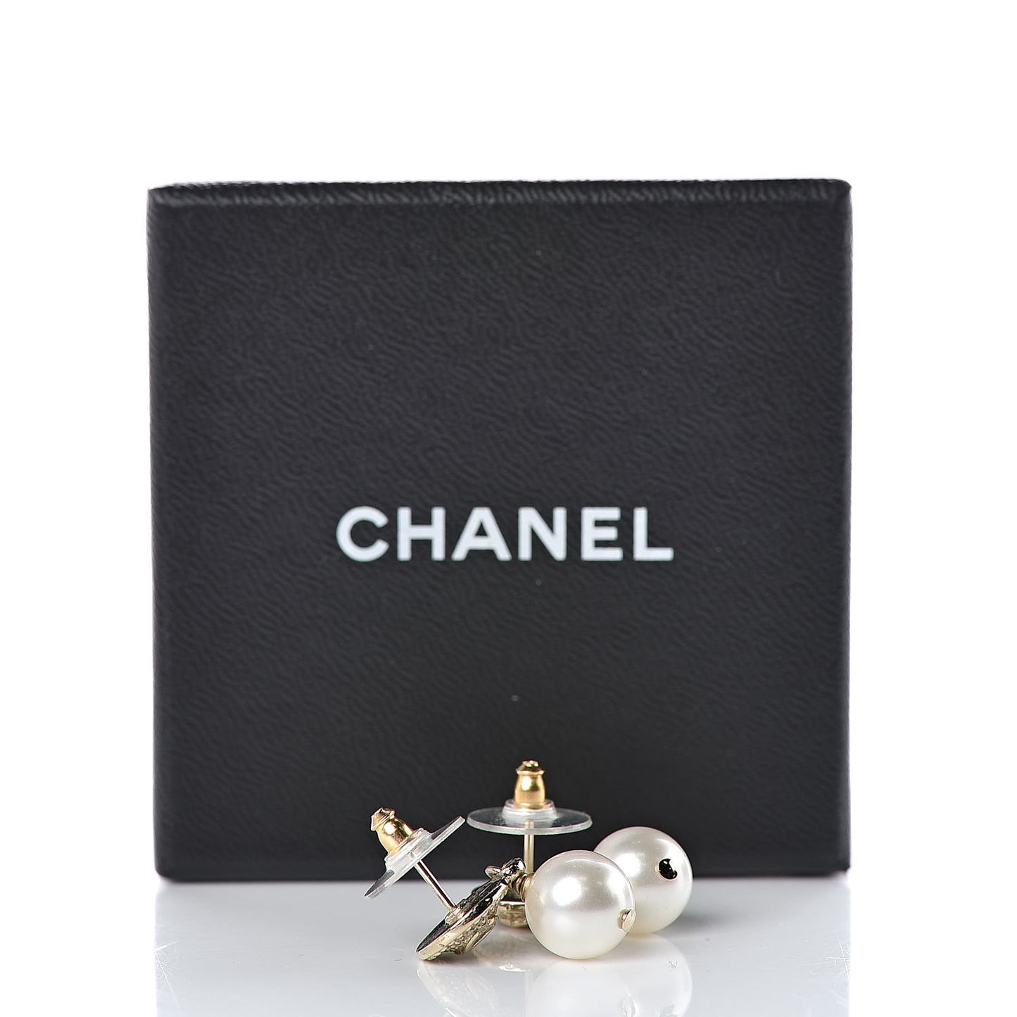 Medallion CC Pearl Drop Earrings Gold