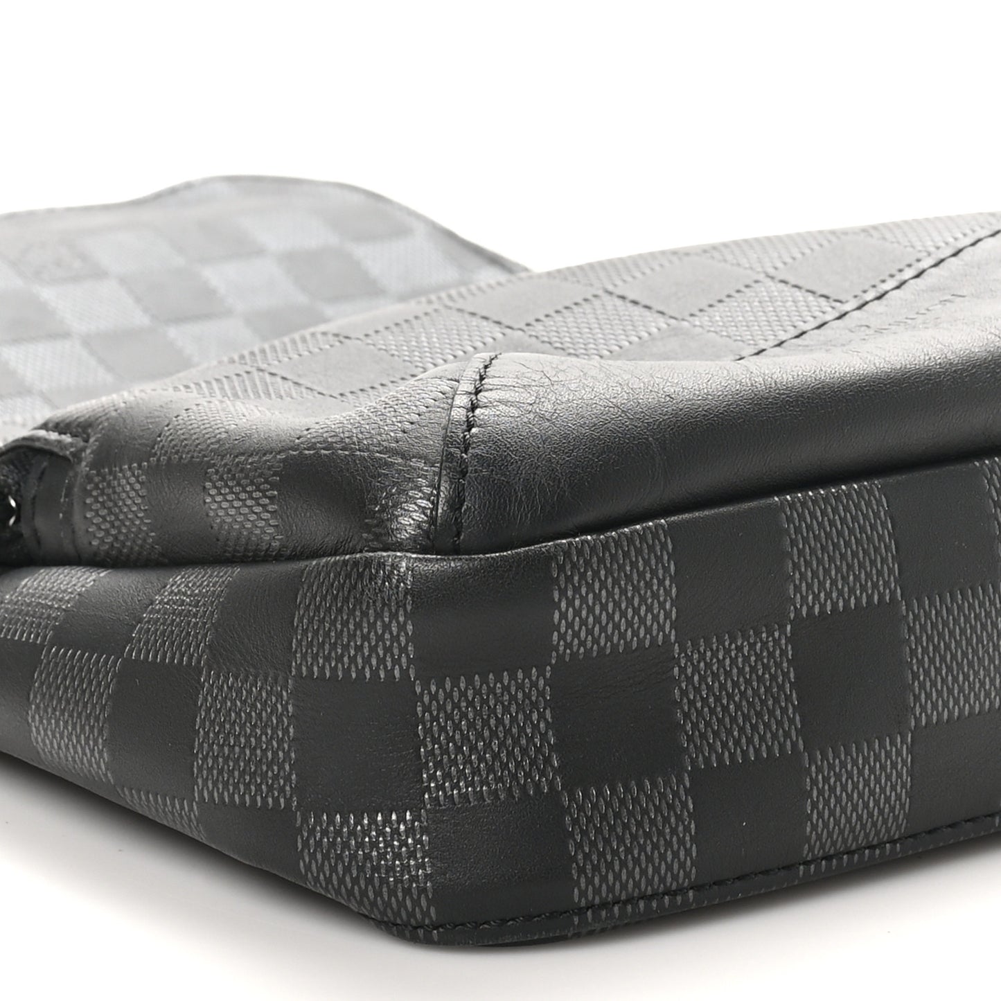 Damier Infini Avenue Sling Bag Onyx