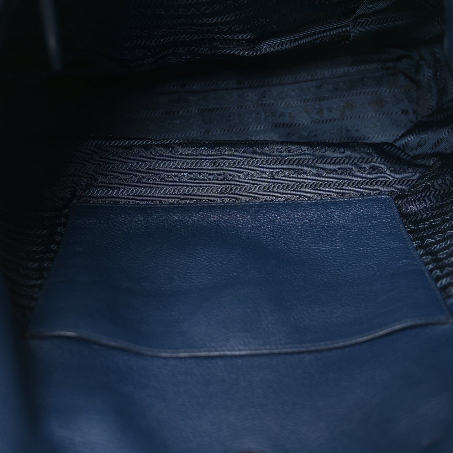 Vitello Daino Pocket Shopping Tote Baltico