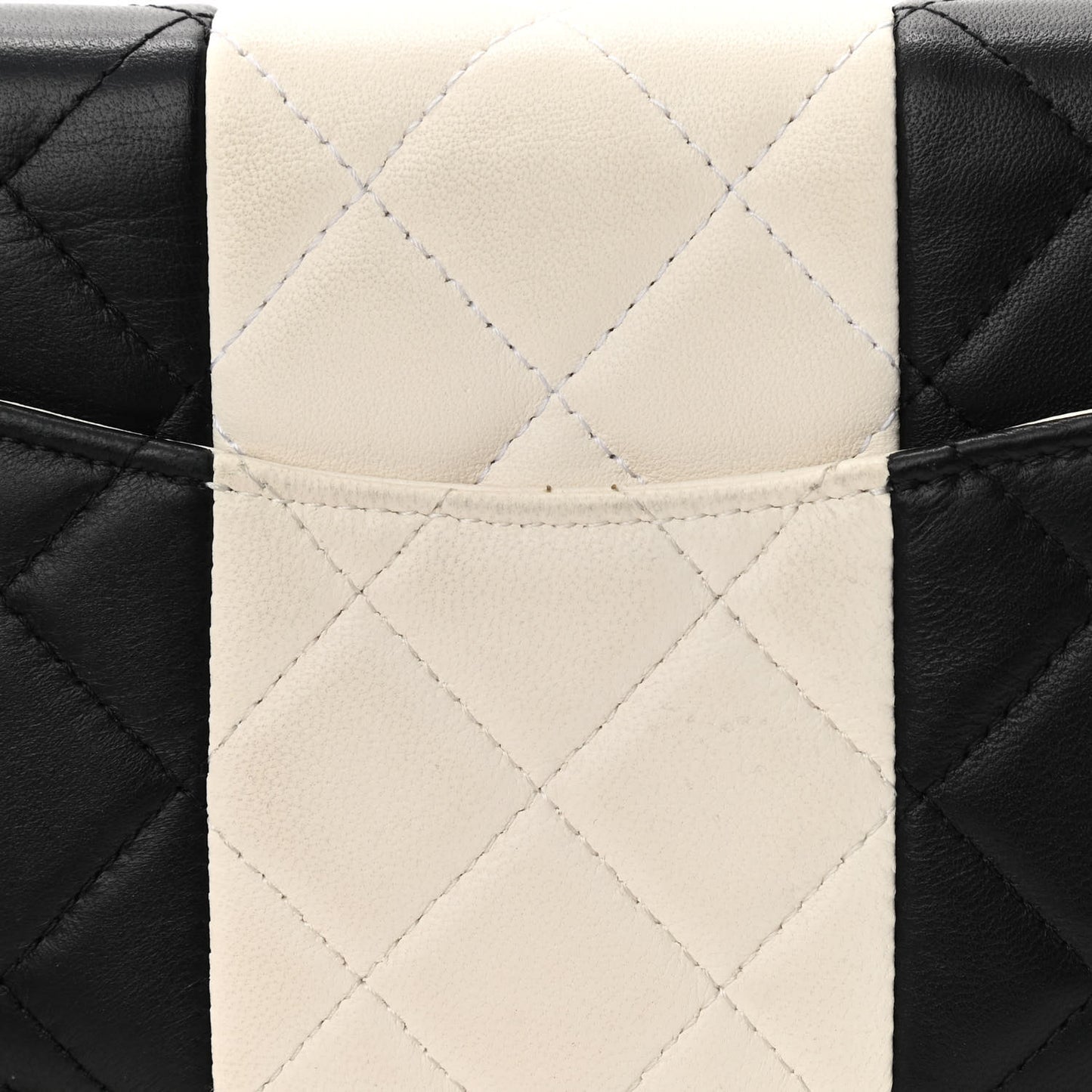 Lambskin Quilted Wallet On Chain WOC White Black