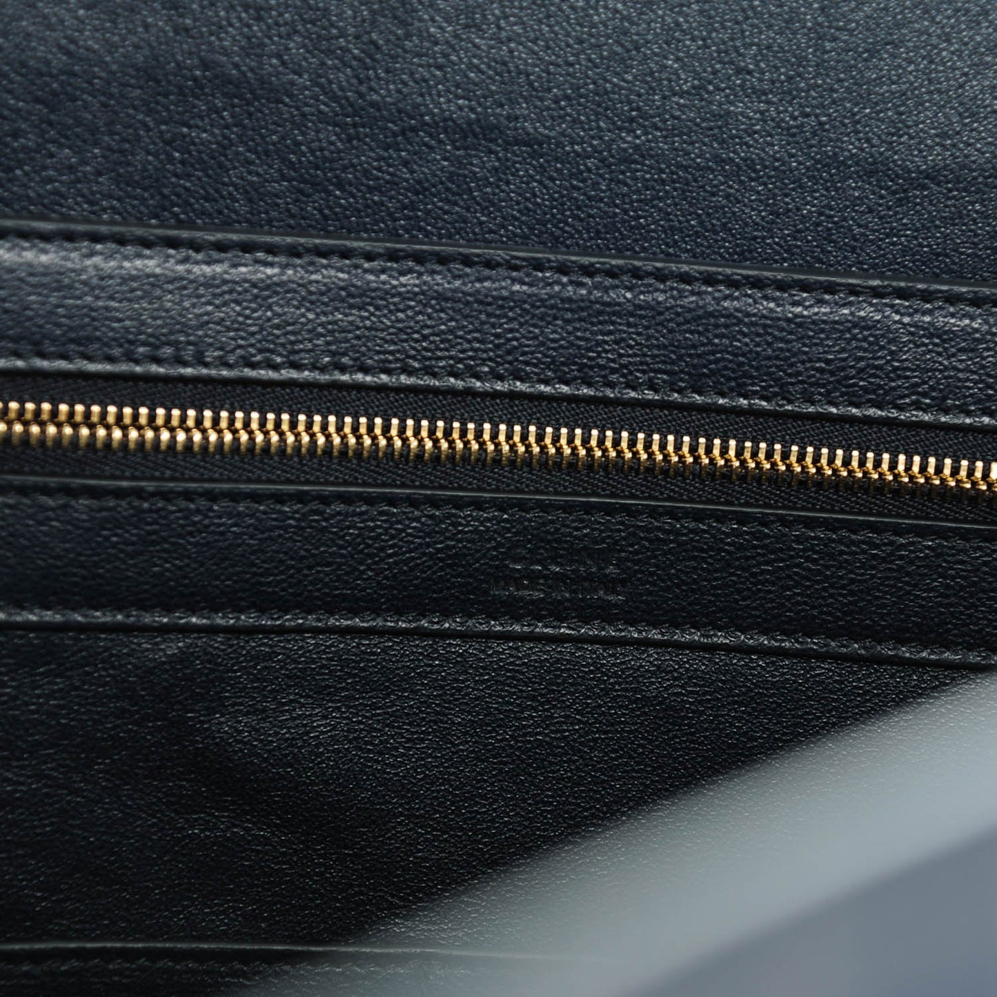 Nubuck Crocodile Embossed Medium Belt Cabas Phantom Navy Blue