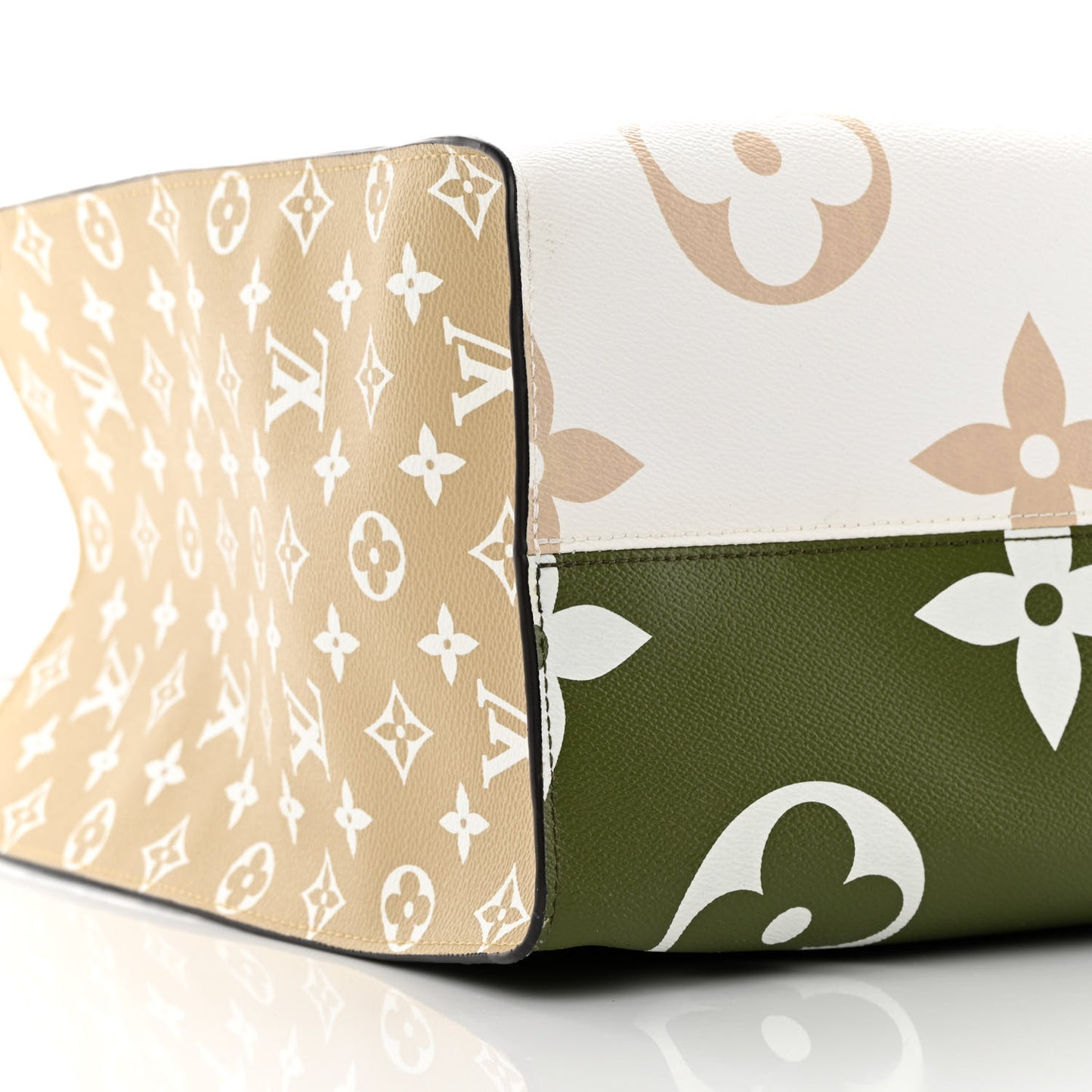 Monogram Giant Onthego GM Kaki Beige