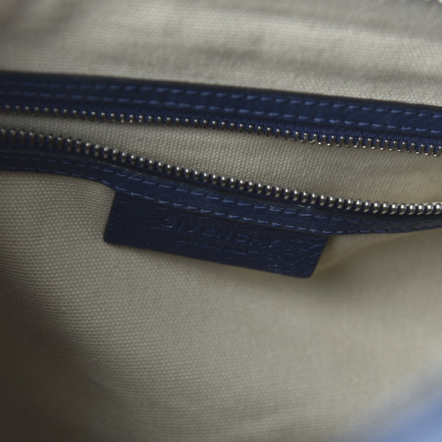 Sugar Goatskin Medium Antigona Deep Blue