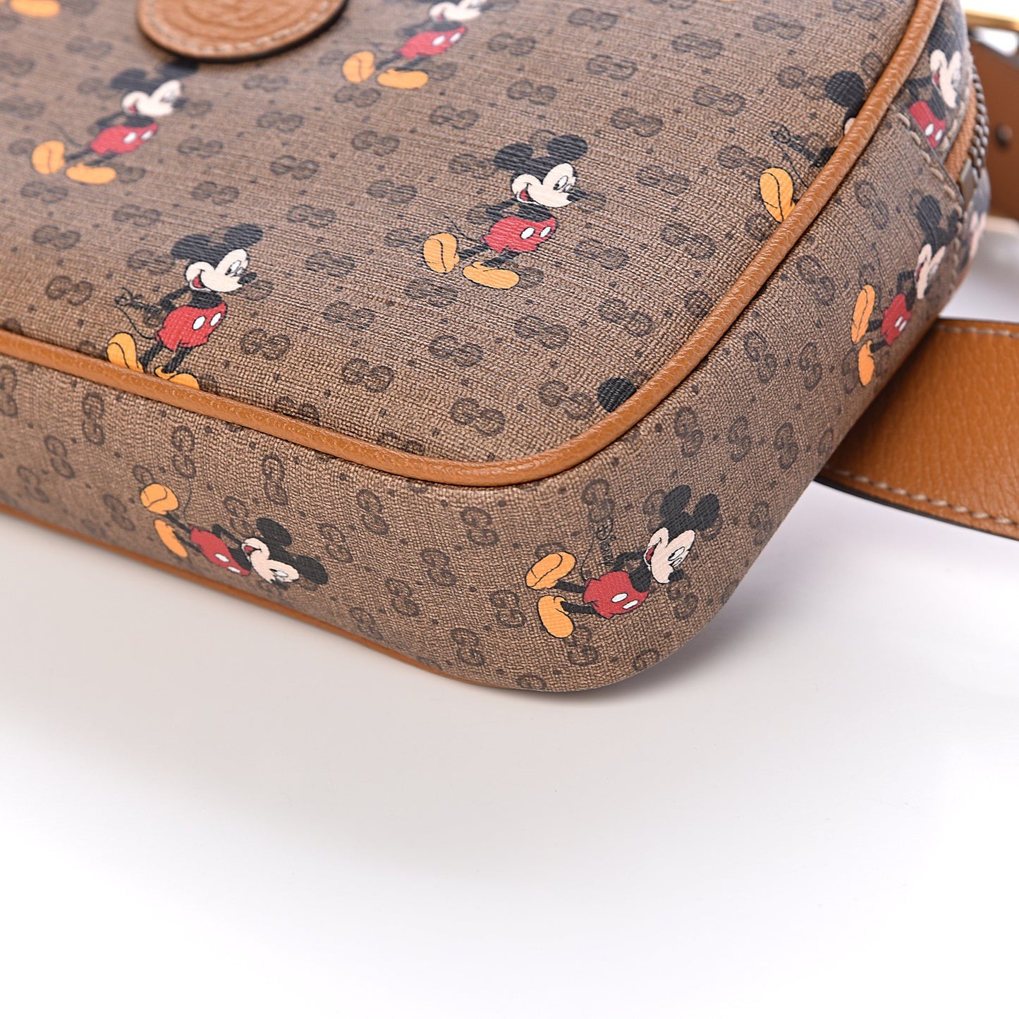 X DISNEY Mini Vintage GG Supreme Monogram Mickey Mouse Small Belt Bag 90 36 Beige Vintage Sun Oil