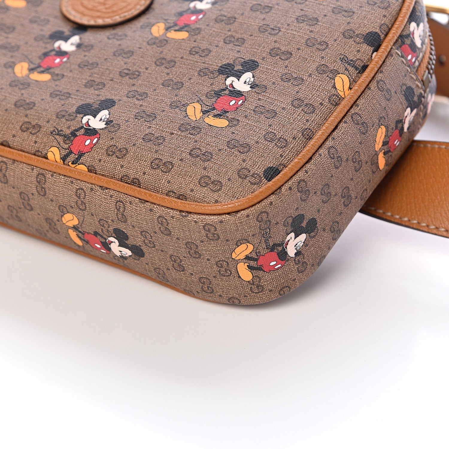 Gucci X DISNEY Mini Vintage GG Supreme Monogram Mickey Mouse Small Belt Bag 90 36 Beige Vintage Sun Oil 9 of 10