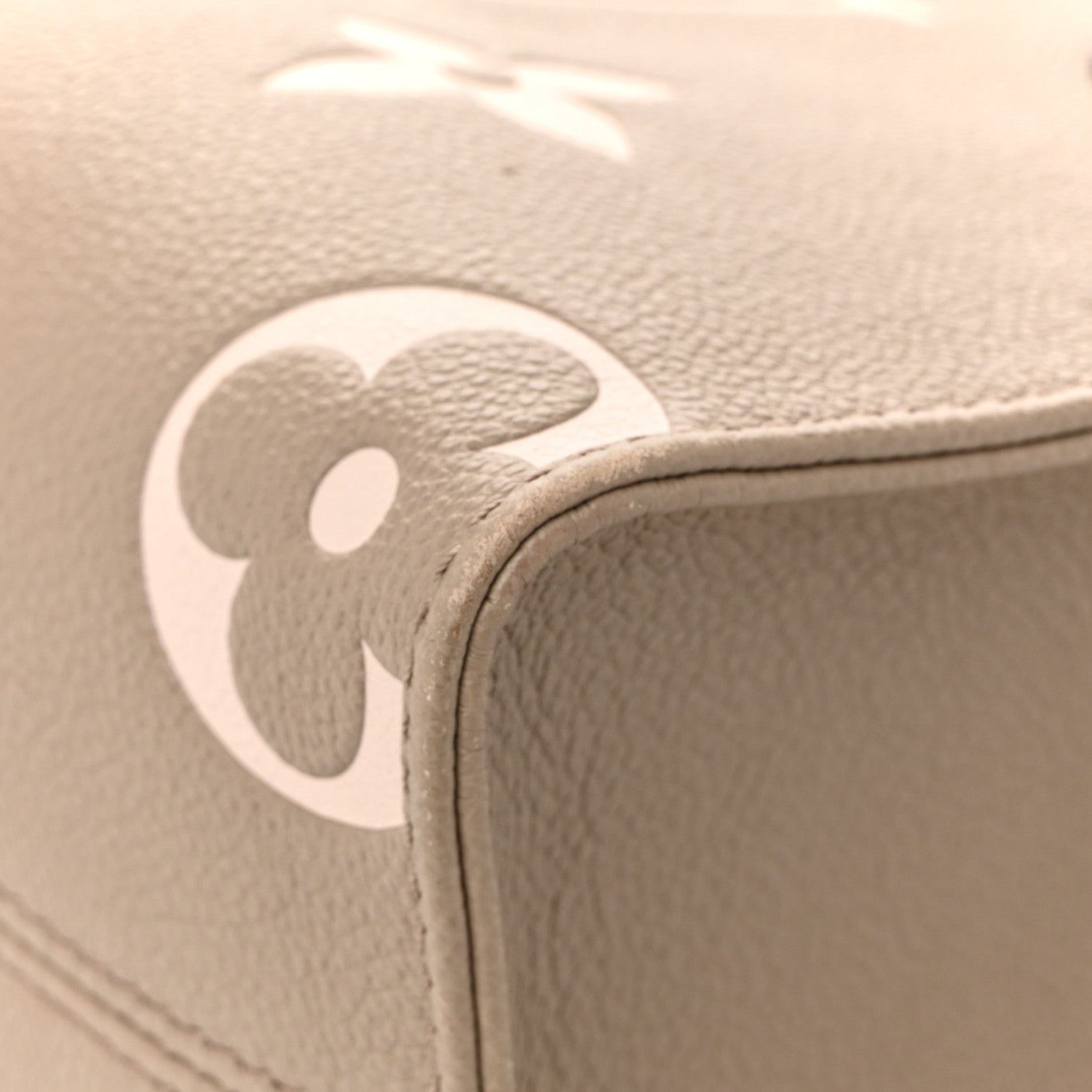 Louis Vuitton Empreinte Monogram Giant Onthego PM Tourterelle Creme 10 of 13