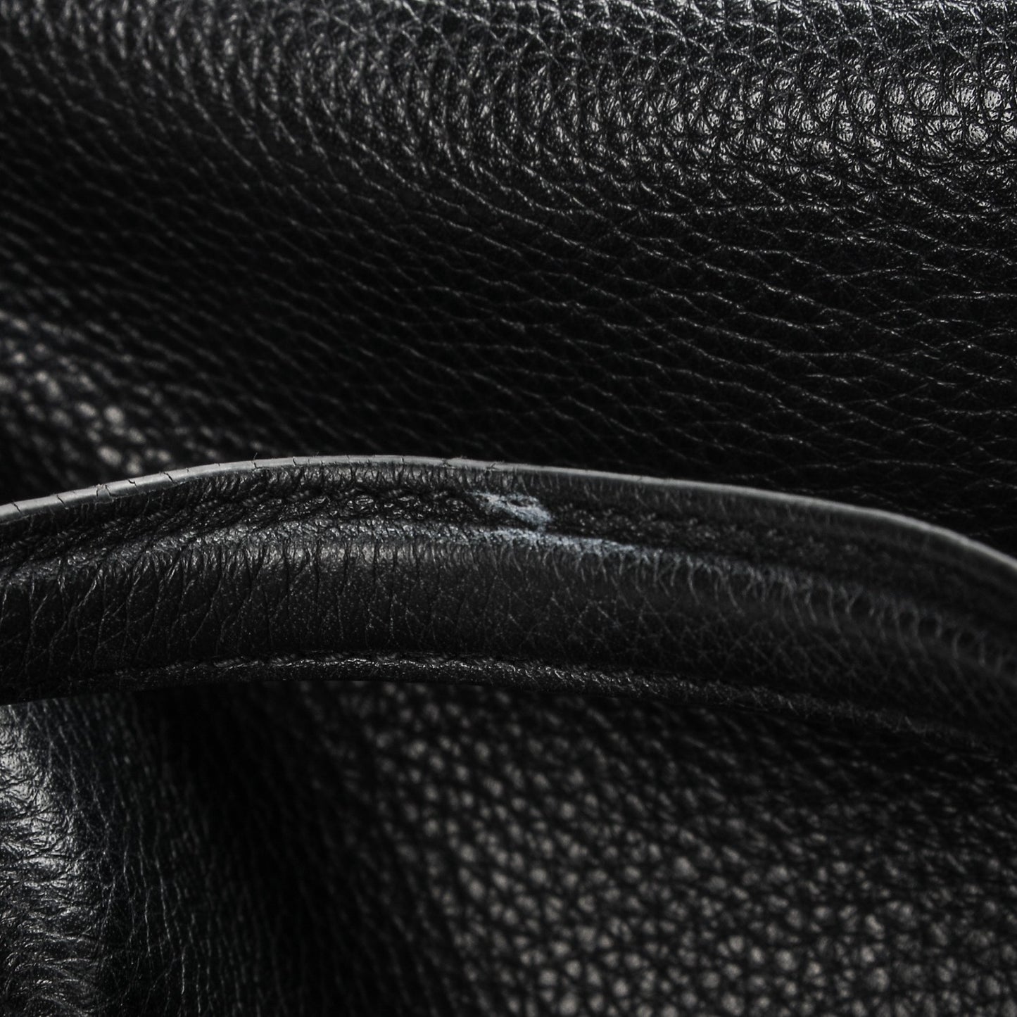Pebbled Calfskin Large Skull Padlock Zip Around Tote Black