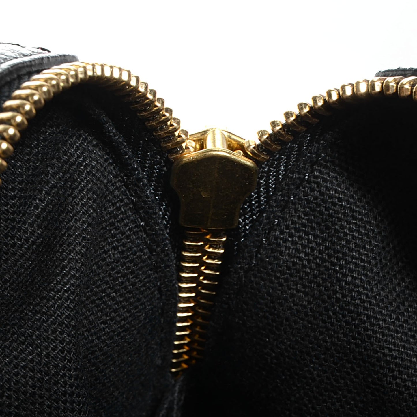 Pebbled Calfskin Medium Skull Padlock Zip Around Tote Black