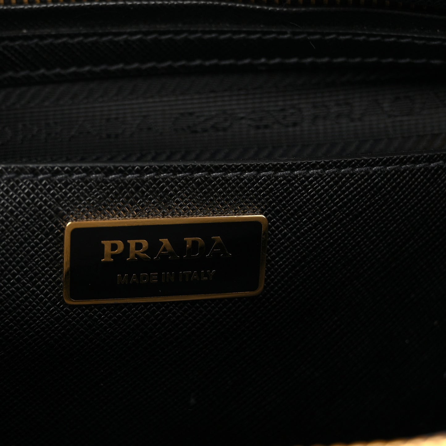 Saffiano Lux Large Galleria Double Zip Tote Black