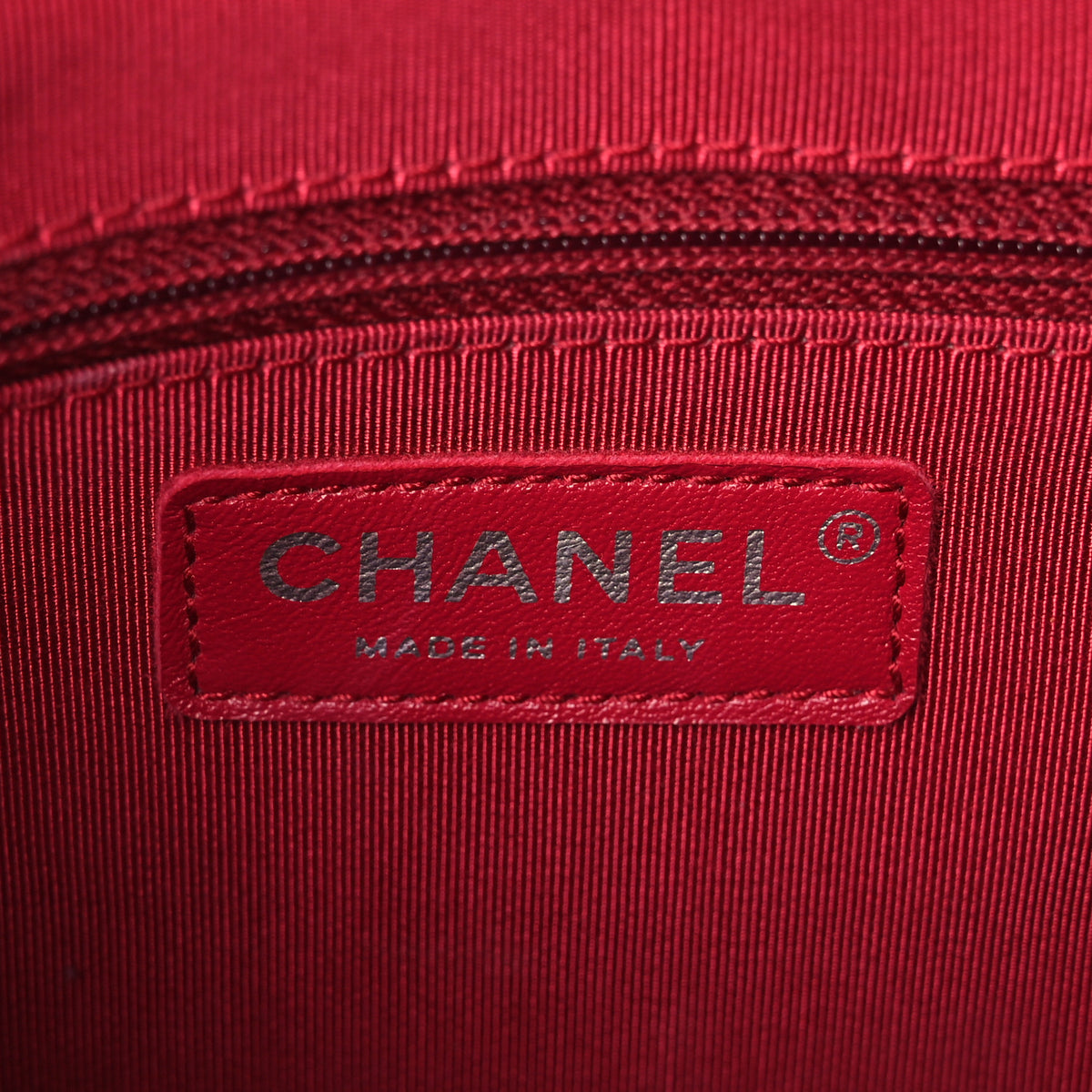 Wool Calfskin Quilted Medium Gabrielle Hobo Red