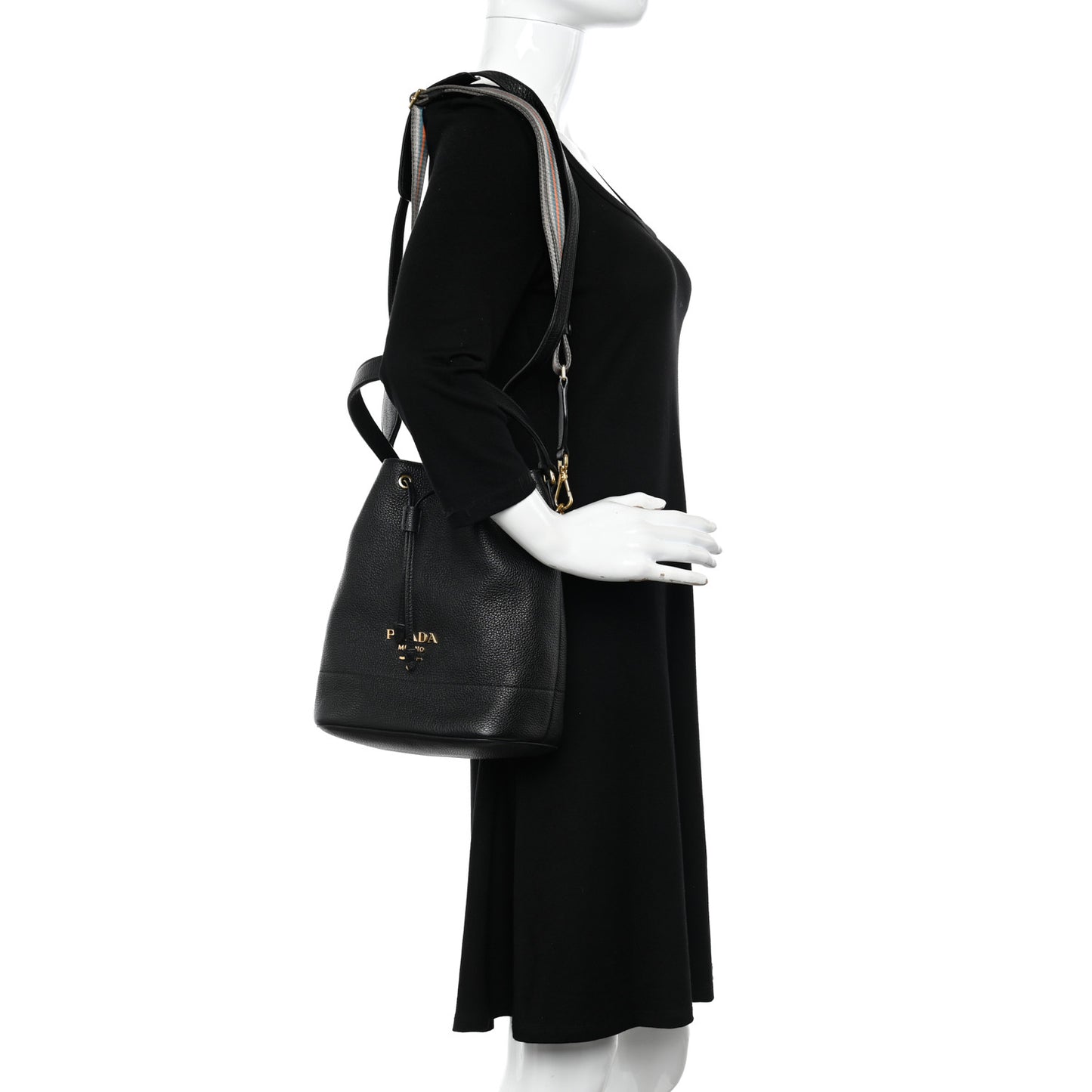 Vitello Daino Bucket Bag Black
