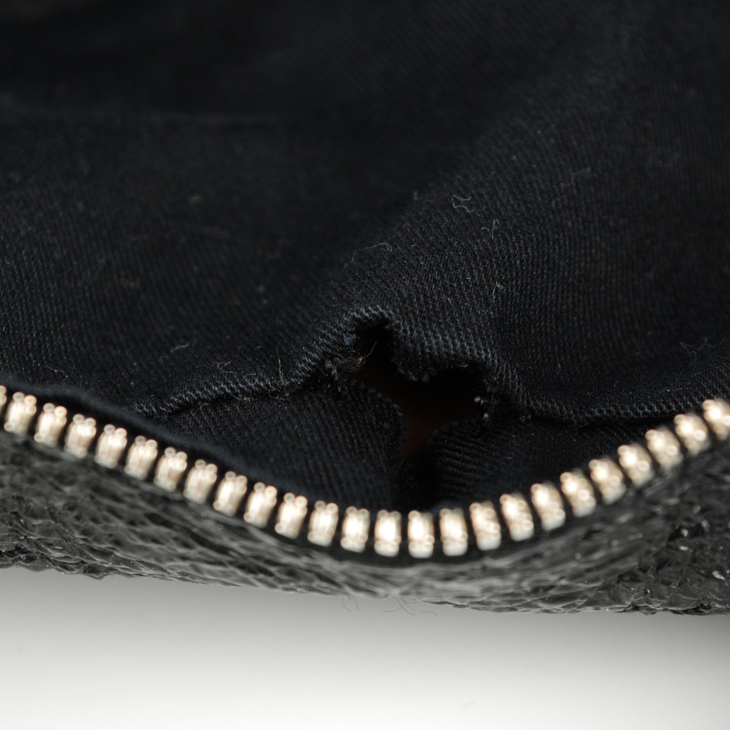 Glazed Pebbled Calfskin Medium Nightingale Black