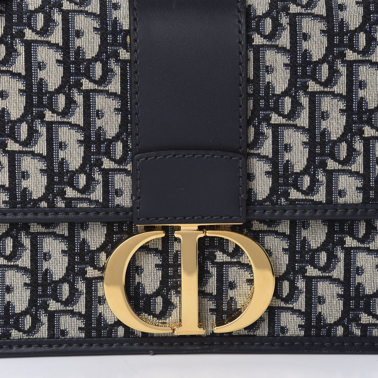 Oblique 30 Montaigne Flap Bag Blue
