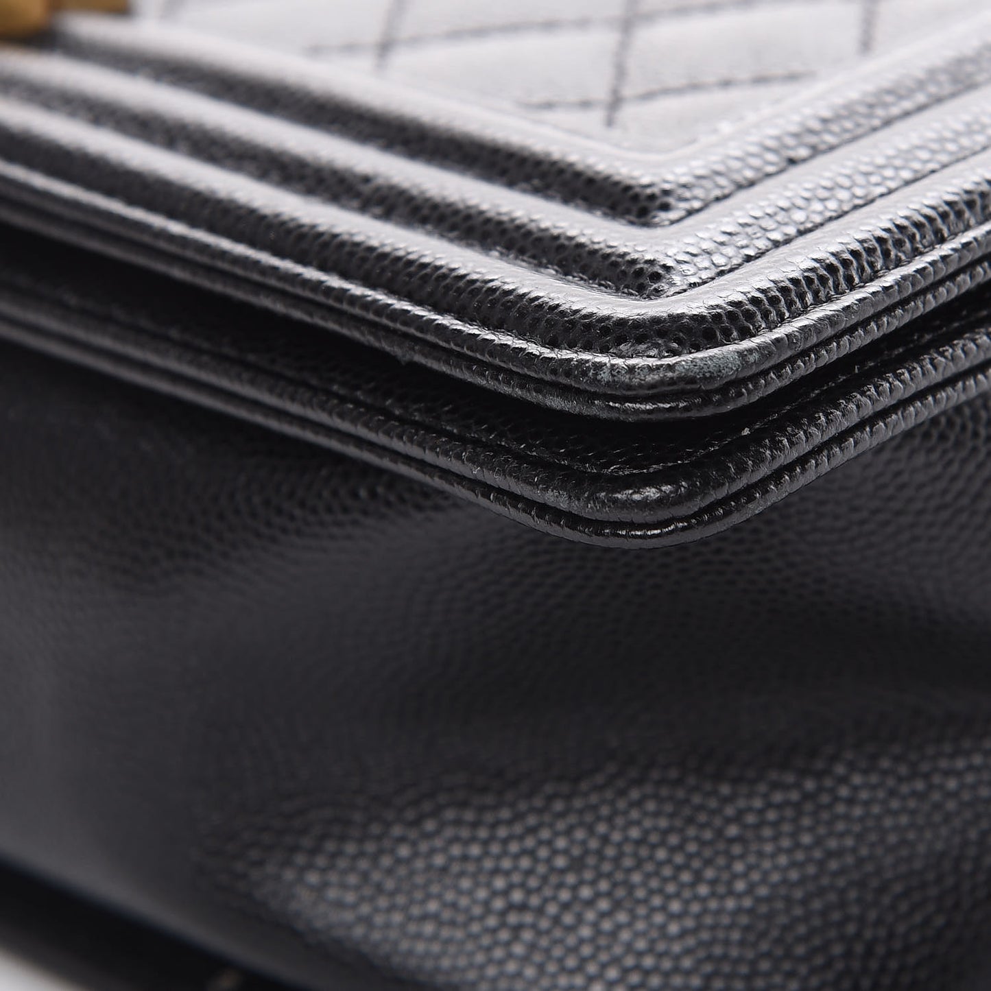 Caviar Quilted Medium Boy Flap Black