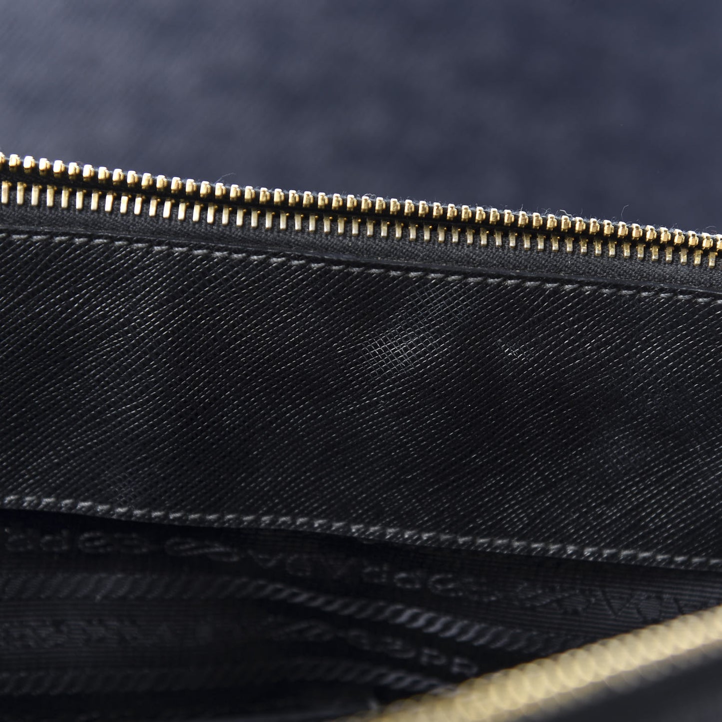 Saffiano Lux Extra Large Galleria Double Zip Tote Black