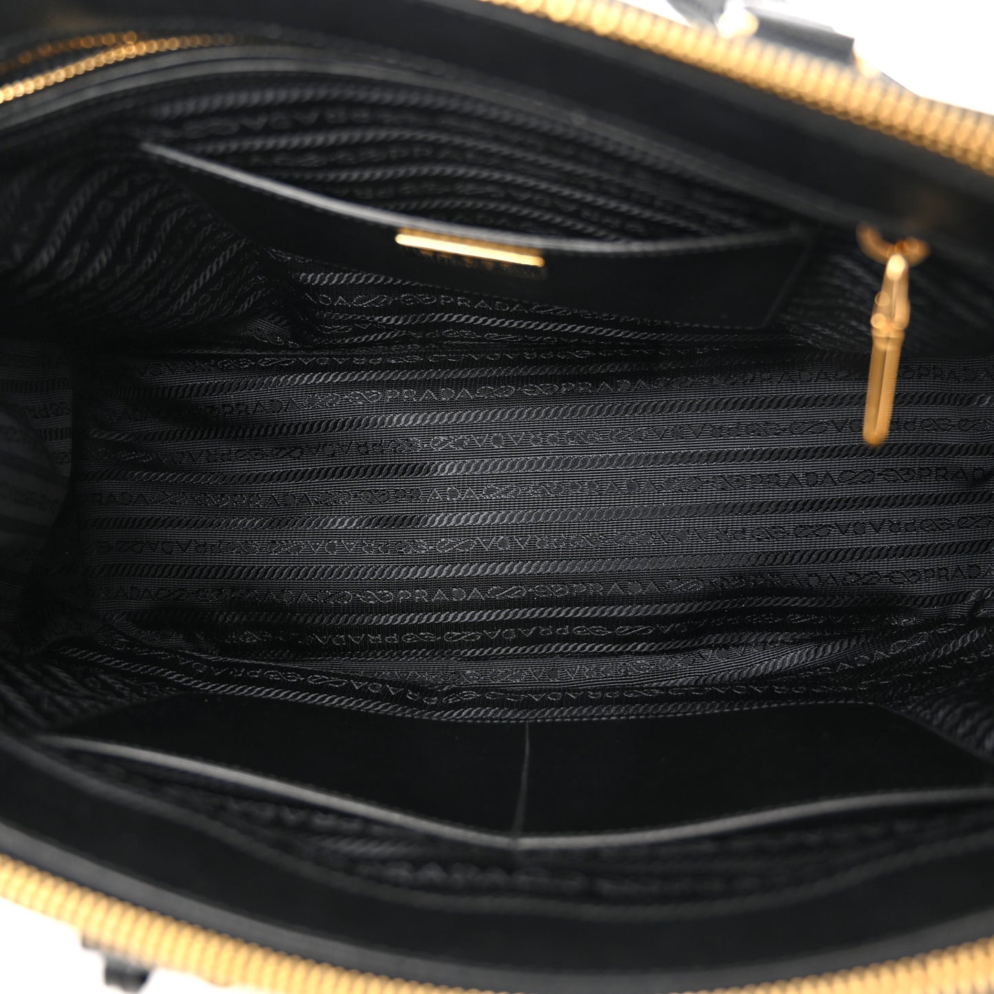 Saffiano Medium Galleria Double Zip Tote Black