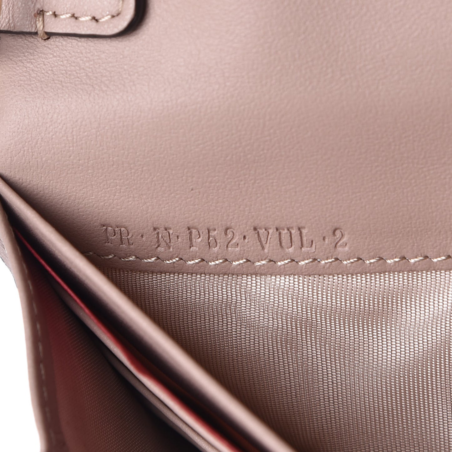 Vitello Rockstud Crossbody Wallet on Chain Poudre